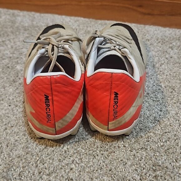 Nike Soccer Cleats size 5 - Picture 2 of 3